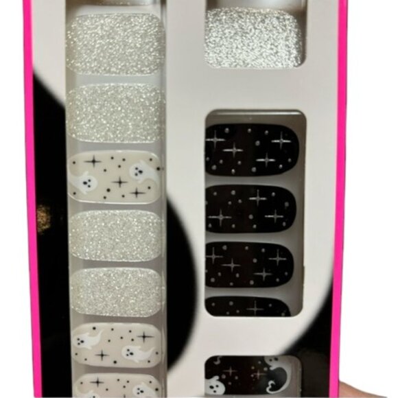 DASHING DIVA GLOSS HALLOWEEN GLOW IN THE DARK GHOSTLY TOUCH GEL NAIL PALETTE - Picture 5 of 9